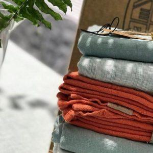 Chambray-Tischdecken-von-Lovely-Linen-b-gelfrei