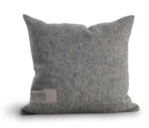 Double Couchkissen im Material-Mix