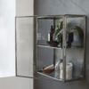 Glasschrank-im-Badezimmer-von-House-Doctor-in-klein2