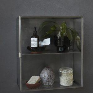 Glasschrank-im-Badezimmer-von-House-Doctor-in-klein4