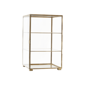 Glasvitrine-Cabinet-von-House-Doctor-in-Messing-von-der-Seite