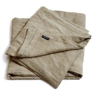 Kissen-und-Tischdecken-Rustik-von-Lovely-Linen3