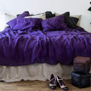 Leinenbettw-sche-von-Lovely-Linen-in-Auberginefarben