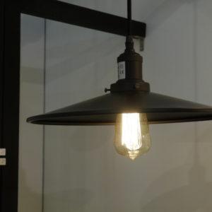 Metall-Pendelleuchte-Zagreb-im-Industriedstyle