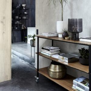 Regal-Veme-von-House-Doctor-an-der-Wand