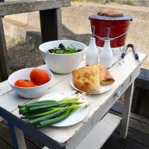 Salatsch-ssel-und-Essig-l-Menagerie-im-K-chen-Shop