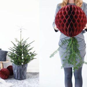 Sch-ne-Feiertage-mit-weinroten-Dekokugeln