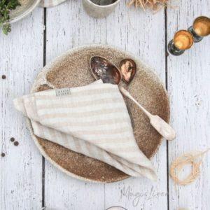 Stoffservietten-mit-Streifen-in-natur