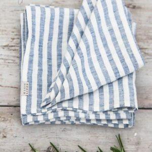 Stoffservietten-mit-blauen-Streifen