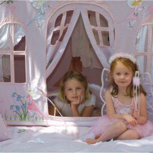 girlsinfrontoffairydoor_cut