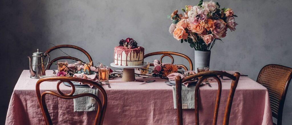Edle Tischdecken aus Leinen in Litschi von Lovely Linen